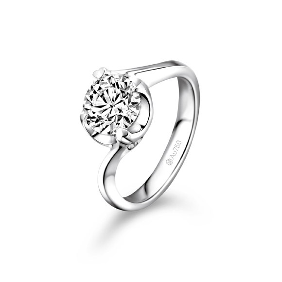 Love is Beauty Collection 18K Gold Diamond Ring