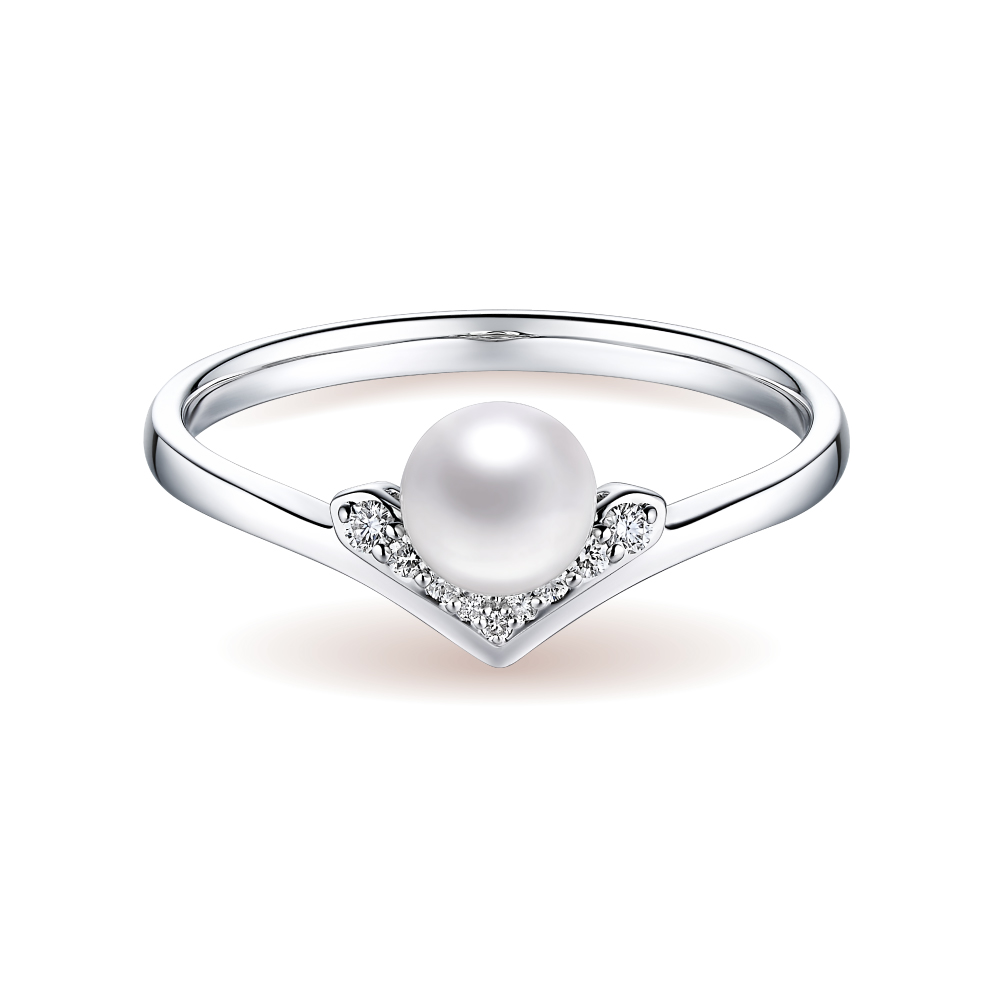 “Elegant Fantasy” 18K Gold Diamond Pearl Ring 